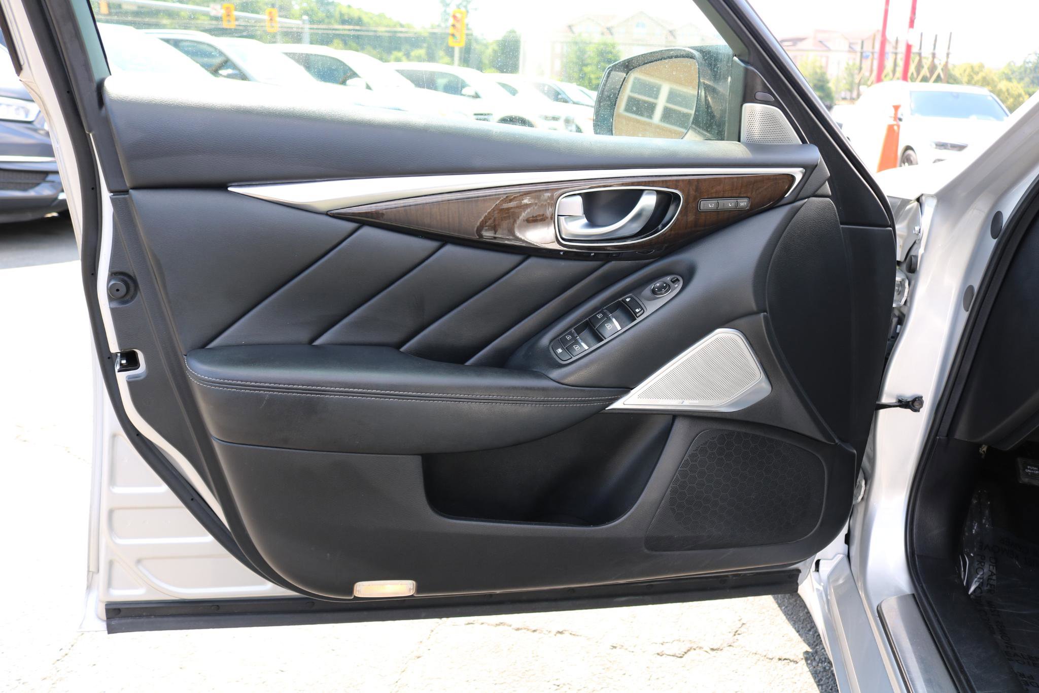 Used 2017 INFINITI Q50 3.0t Premium w/ Driver Assistance Package image 9