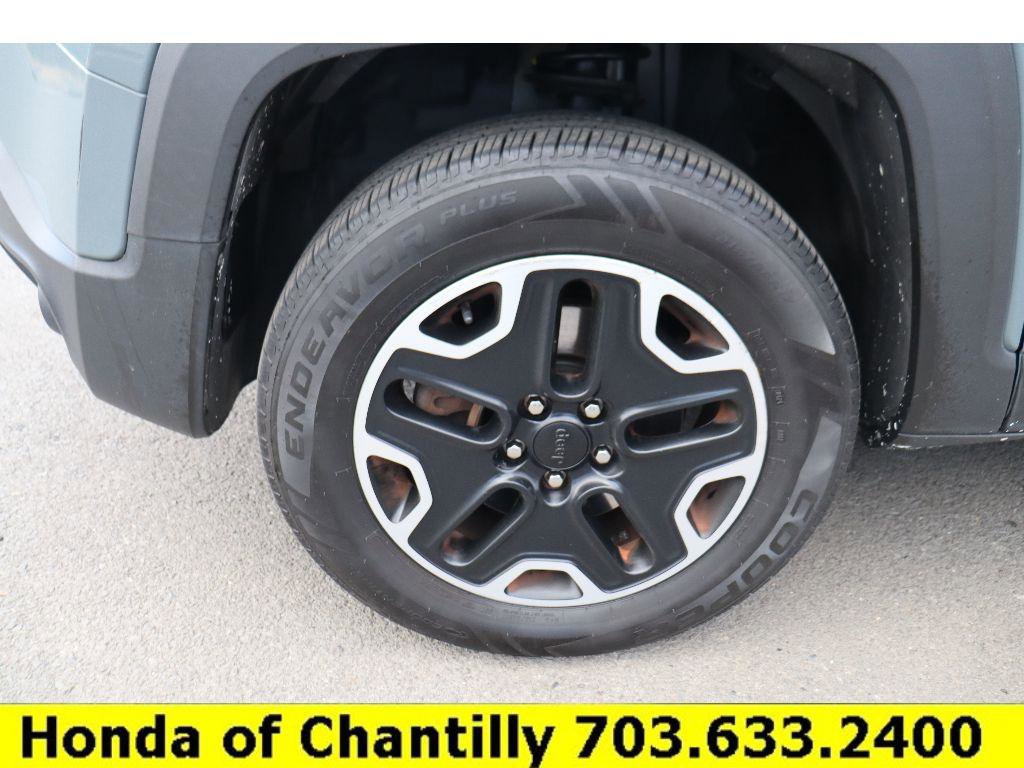 Used 2016 Jeep Renegade Trailhawk w/ Premium Trailhawk Package image 26