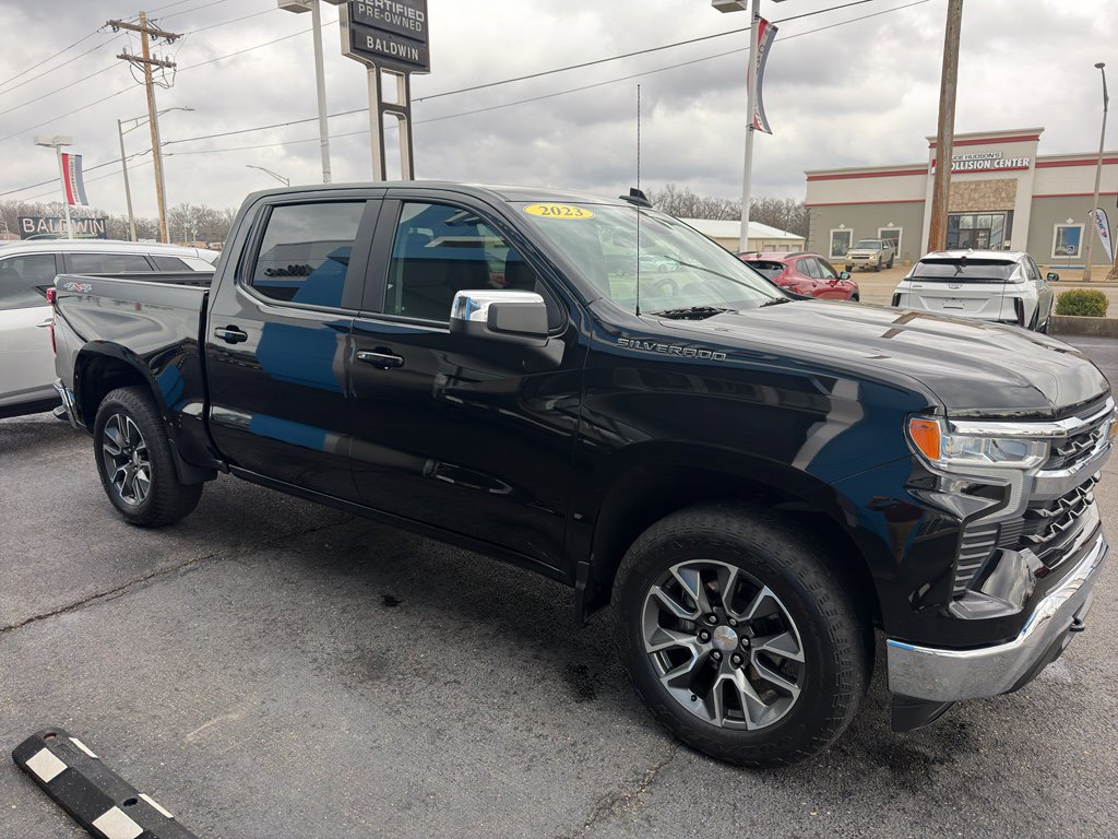 Used 2023 Chevrolet Silverado 1500 LT AWD/4WD image 3