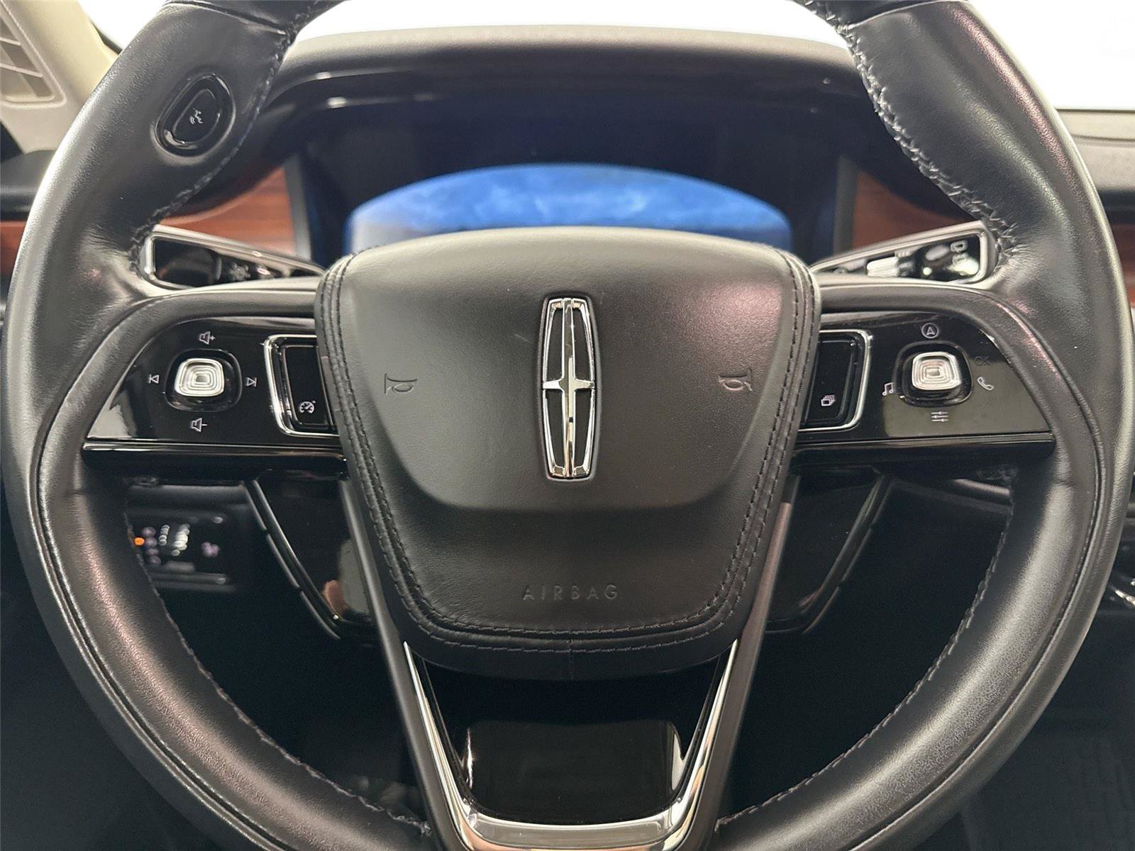 Used 2022 Lincoln Aviator Reserve AWD/4WD image 4
