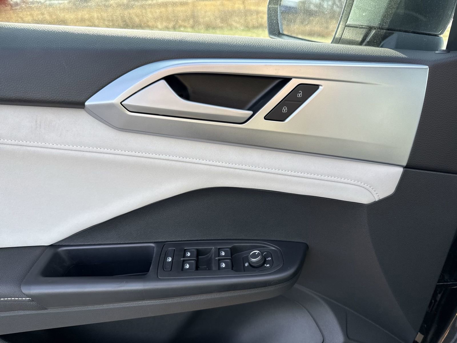 New 2026 Volkswagen Taos SE image 14