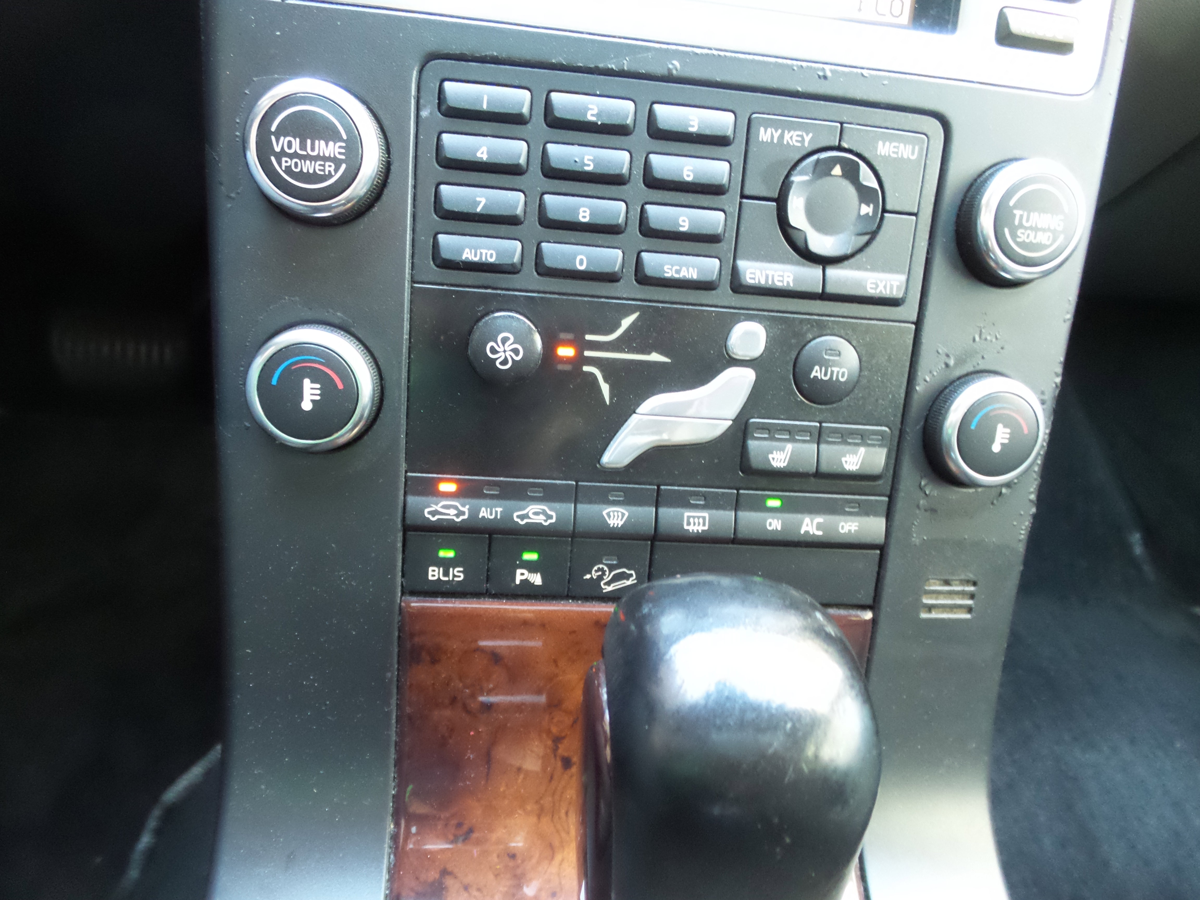Used 2008 Volvo XC70 3.2 image 15