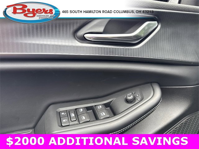 New 2025 Jeep Grand Cherokee Altitude image 13