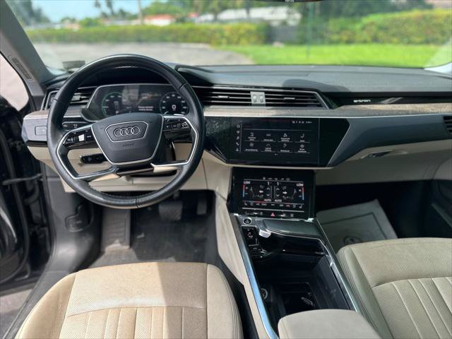 Used 2022 Audi e-tron Premium Plus w/ Premium Plus Package AWD/4WD image 17