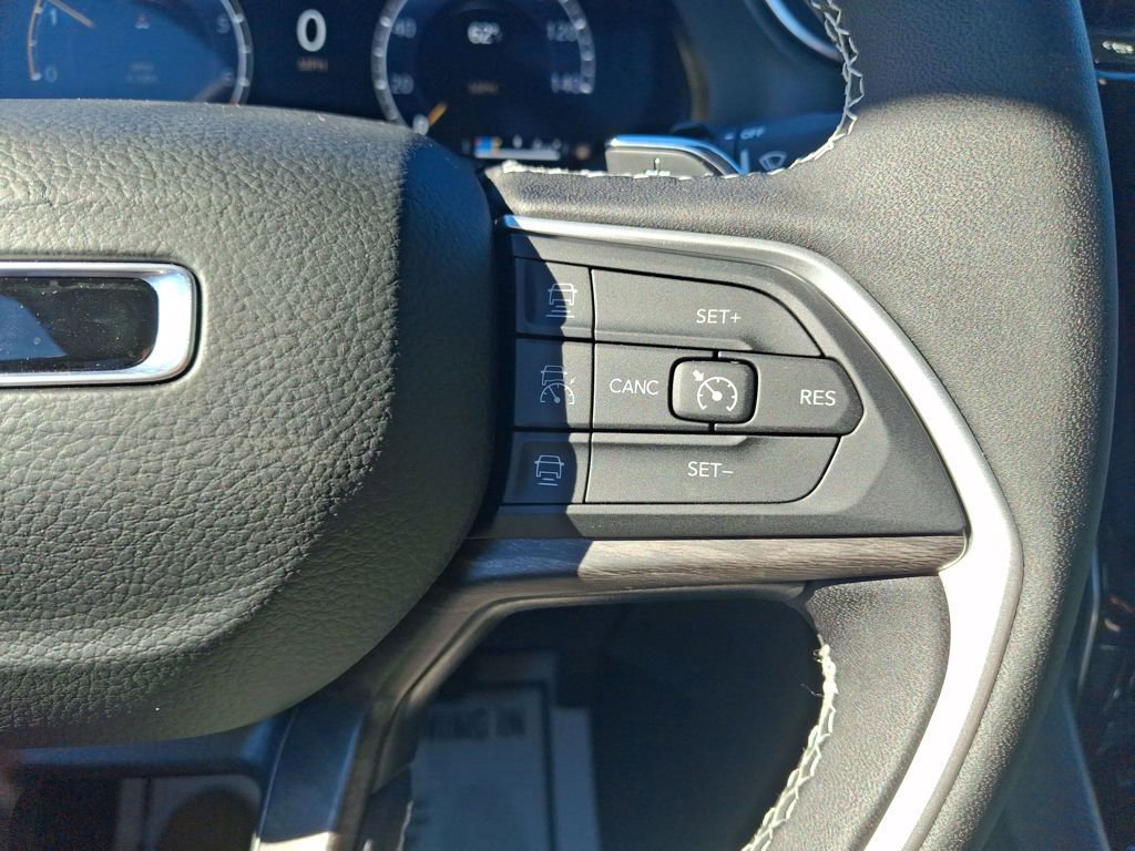 New 2025 Jeep Grand Cherokee Limited w/ Black Appearance Package image 25