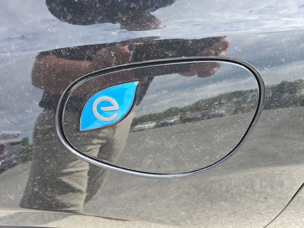 Used 2023 Chrysler Pacifica Touring-L image 11