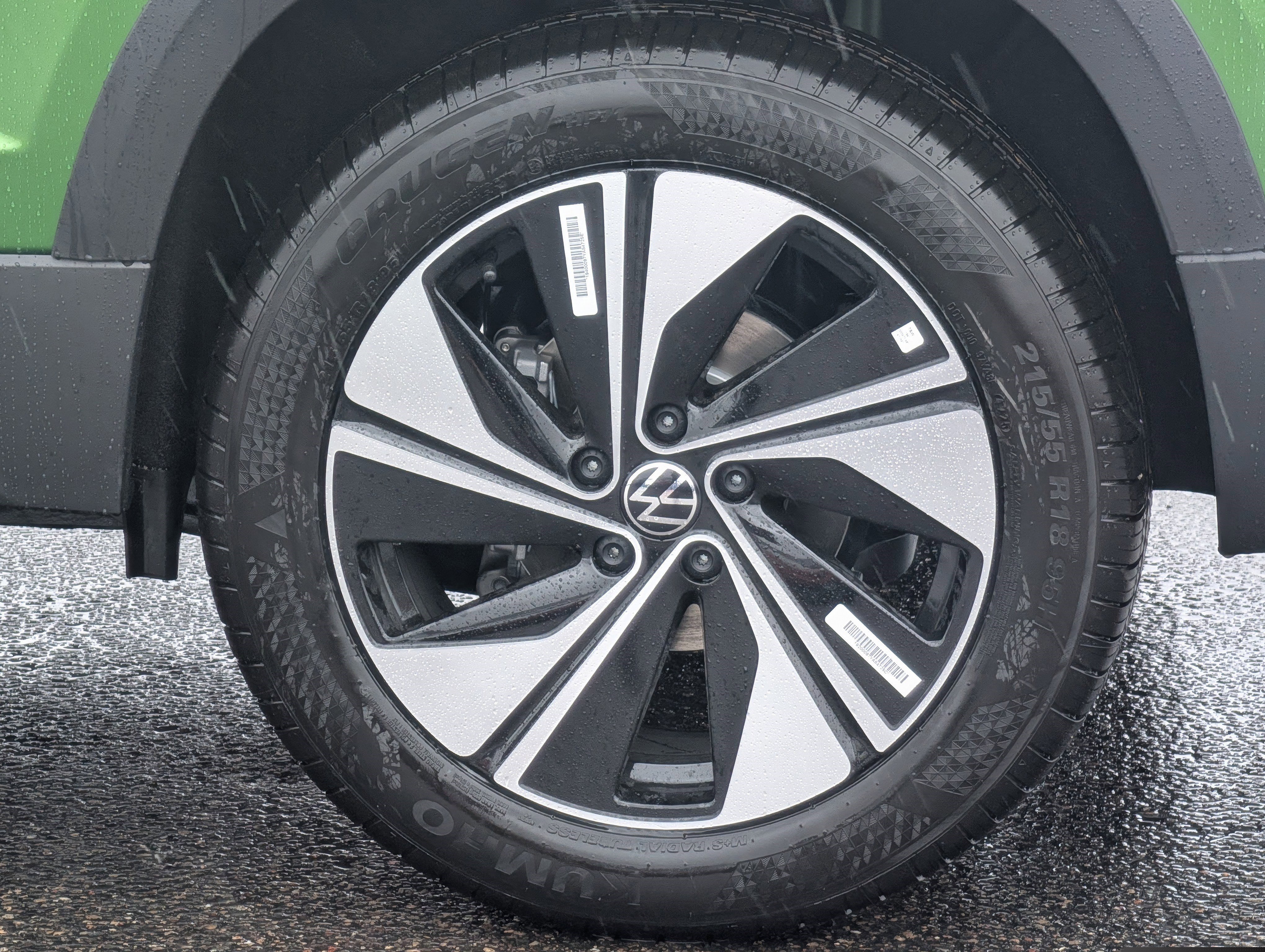 New 2026 Volkswagen Taos SE AWD/4WD image 3