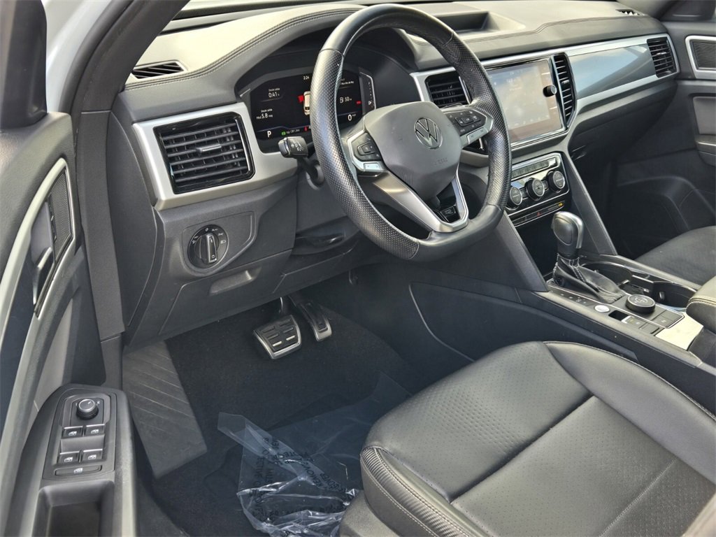 Certified 2022 Volkswagen Atlas Cross Sport SEL R-Line image 12