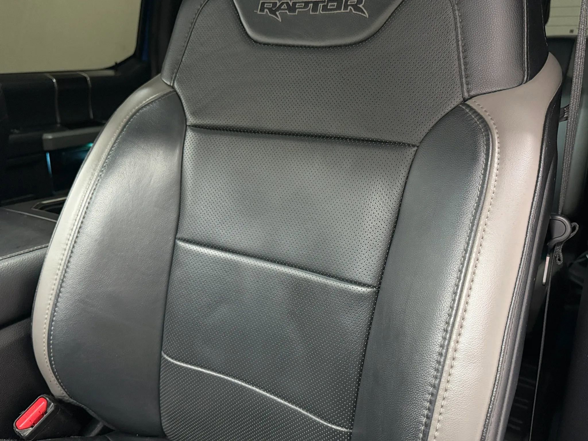 Used 2017 Ford F150 Raptor w/ Equipment Group 802A Luxury AWD/4WD image 34
