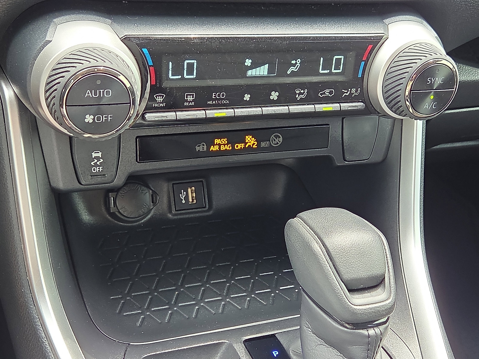Used 2025 Toyota RAV4 XLE w/ Convenience Package AWD/4WD image 19