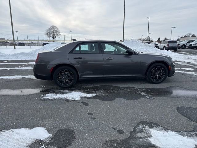 Certified 2022 Chrysler 300 Touring w/ Sport Appearance Package image 4