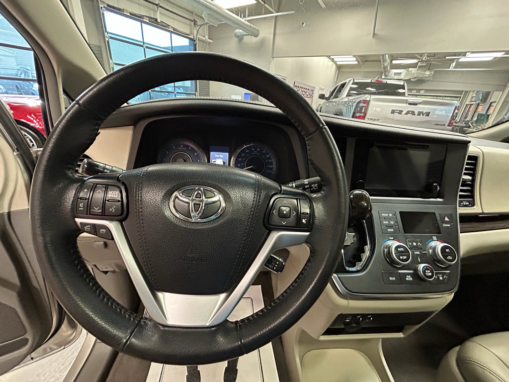 Used 2017 Toyota Sienna XLE w/ XLE Navigation Package FWD image 10