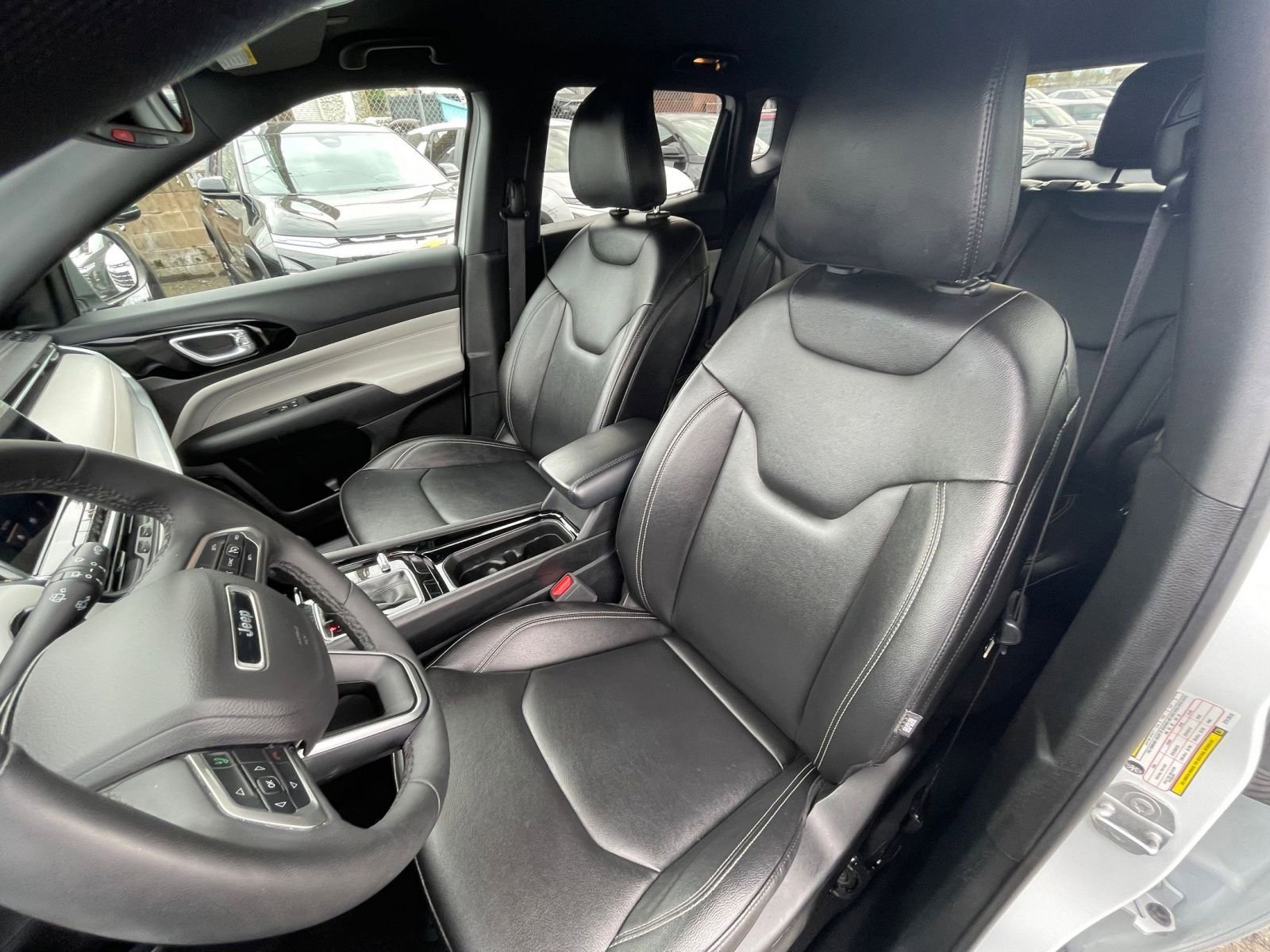 Used 2025 Jeep Compass Limited image 37