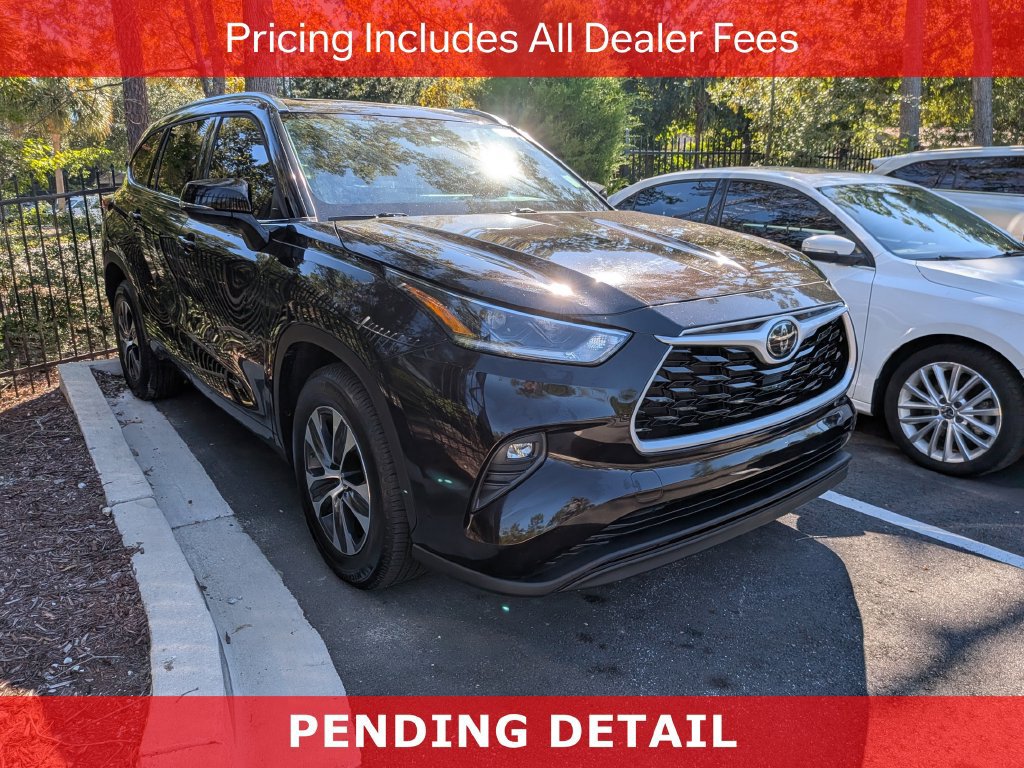 Used 2021 Toyota Highlander XLE FWD image 1