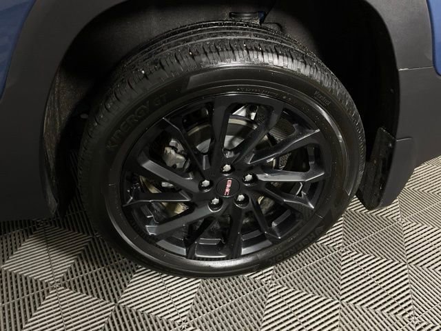 Used 2024 GMC Terrain SLT w/ Elevation Edition image 44