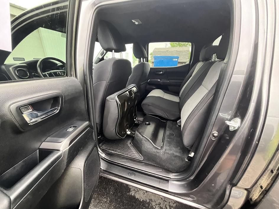 Used 2022 Toyota Tacoma TRD Sport AWD/4WD image 29