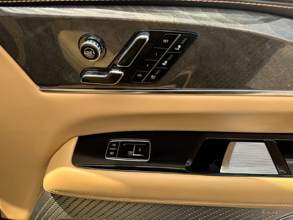 Used 2025 Cadillac Escalade IQ Luxury 2 AWD/4WD image 32