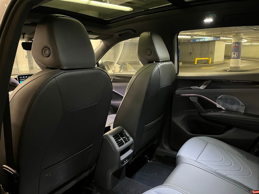 New 2026 Volkswagen Tiguan SE R-Line image 23