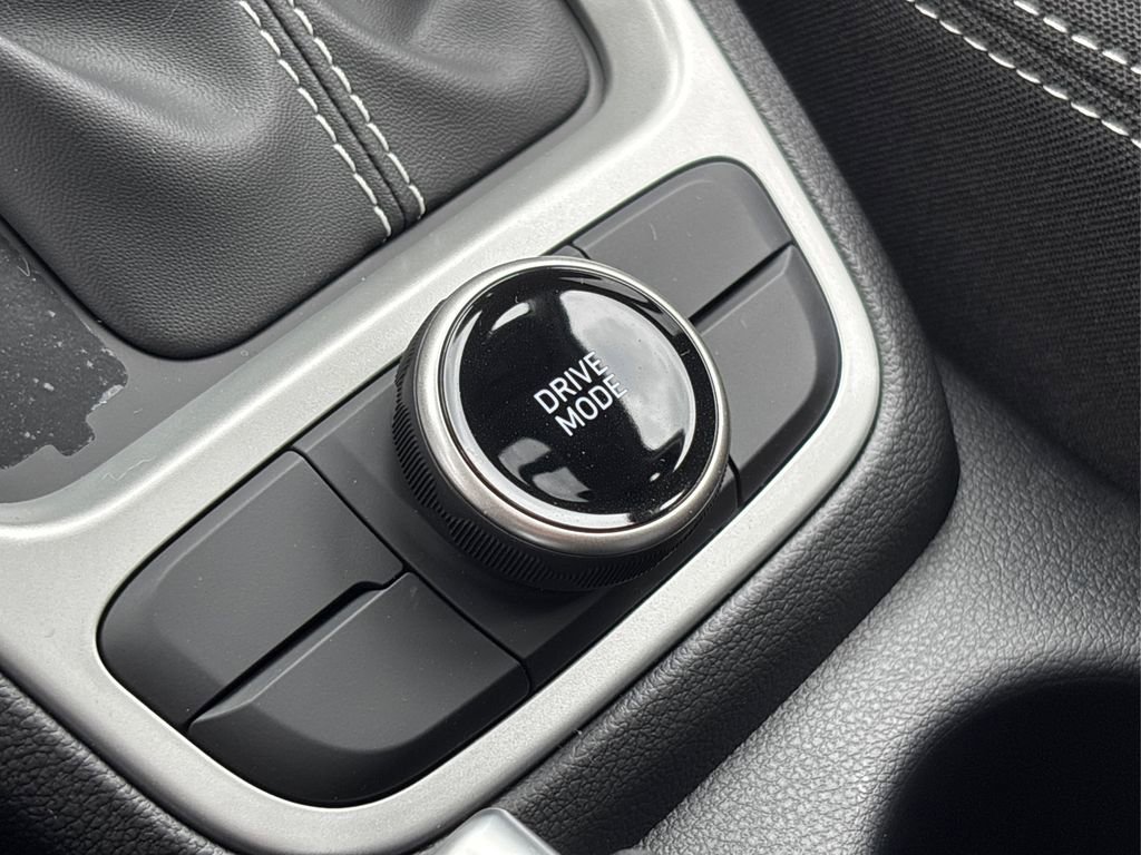 Certified 2025 Hyundai Venue SEL FWD image 24