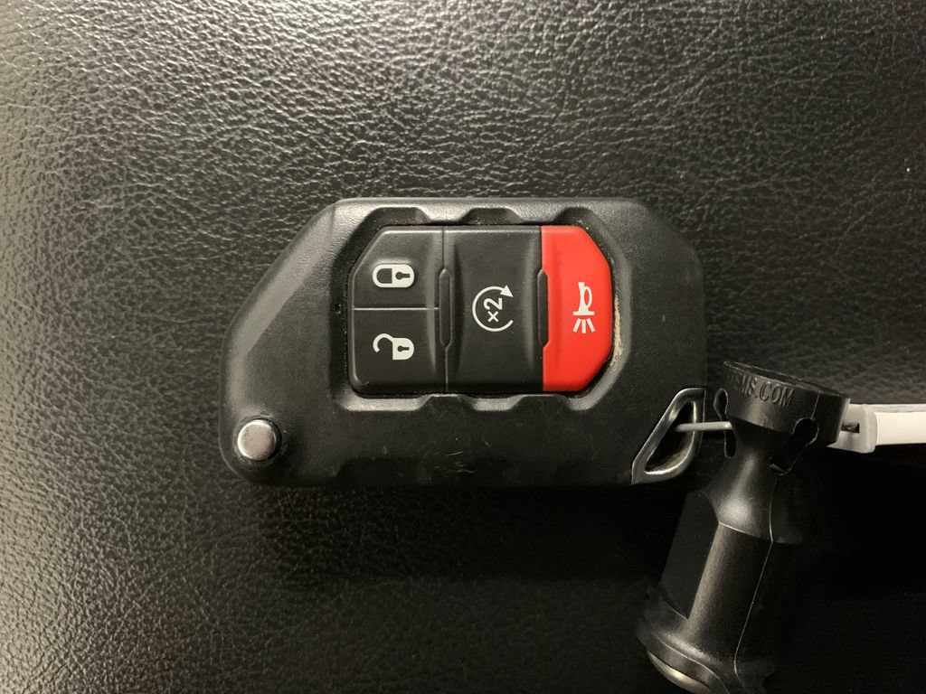 Used 2023 Jeep Gladiator Sport AWD/4WD image 31