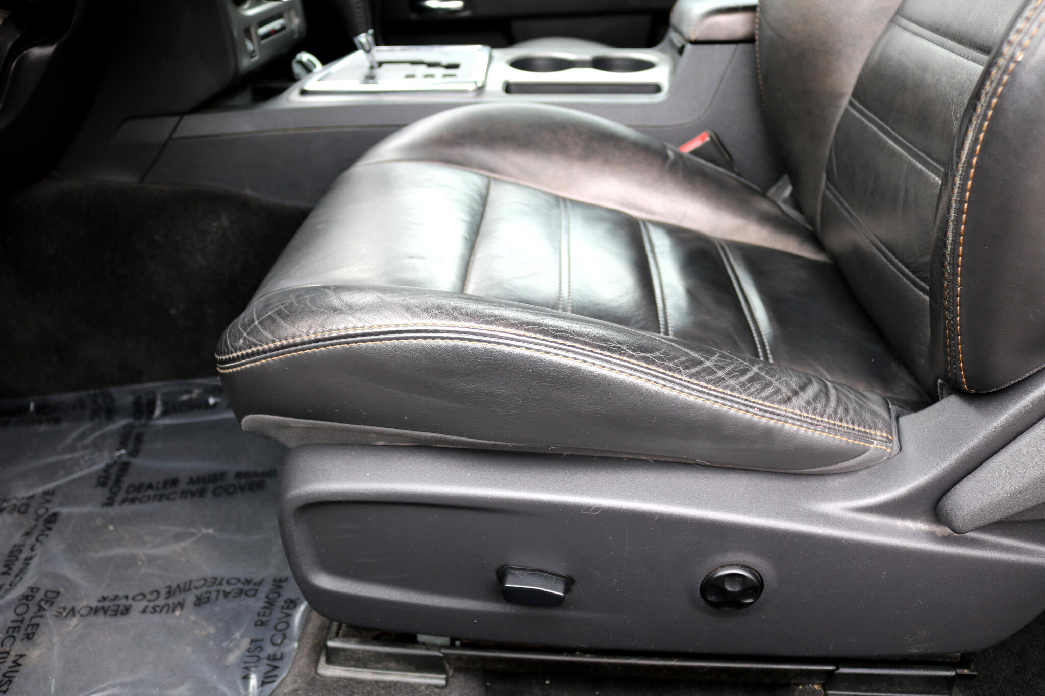 Used 2014 Dodge Challenger SXT image 29