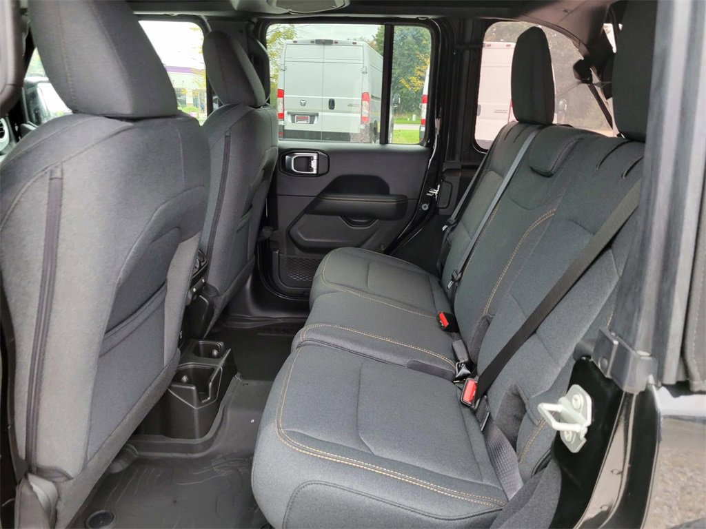 Used 2024 Jeep Wrangler Sahara image 6