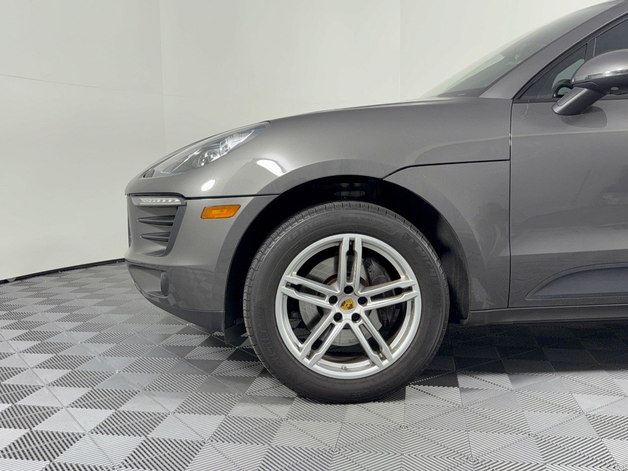 Used 2018 Porsche Macan AWD/4WD image 13