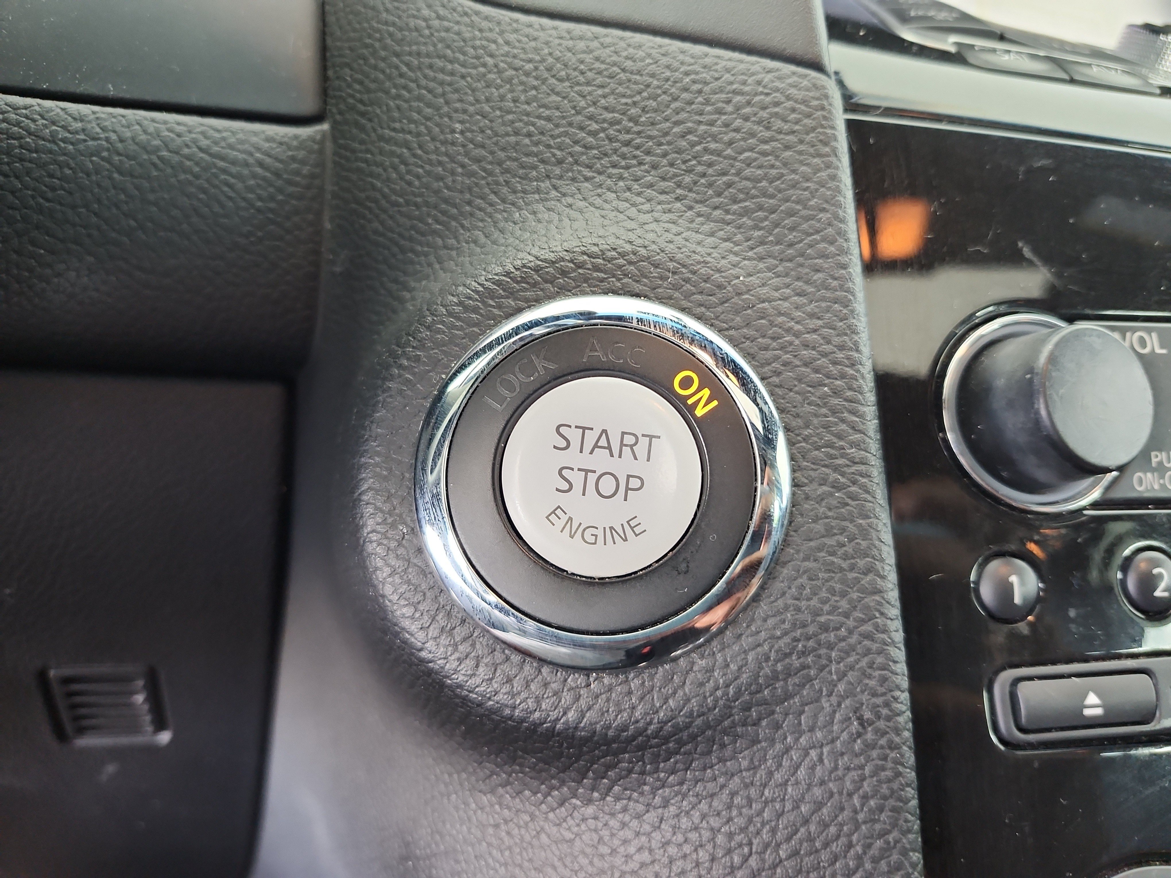 Used 2016 INFINITI QX70 2WD w/ Premium Package image 24