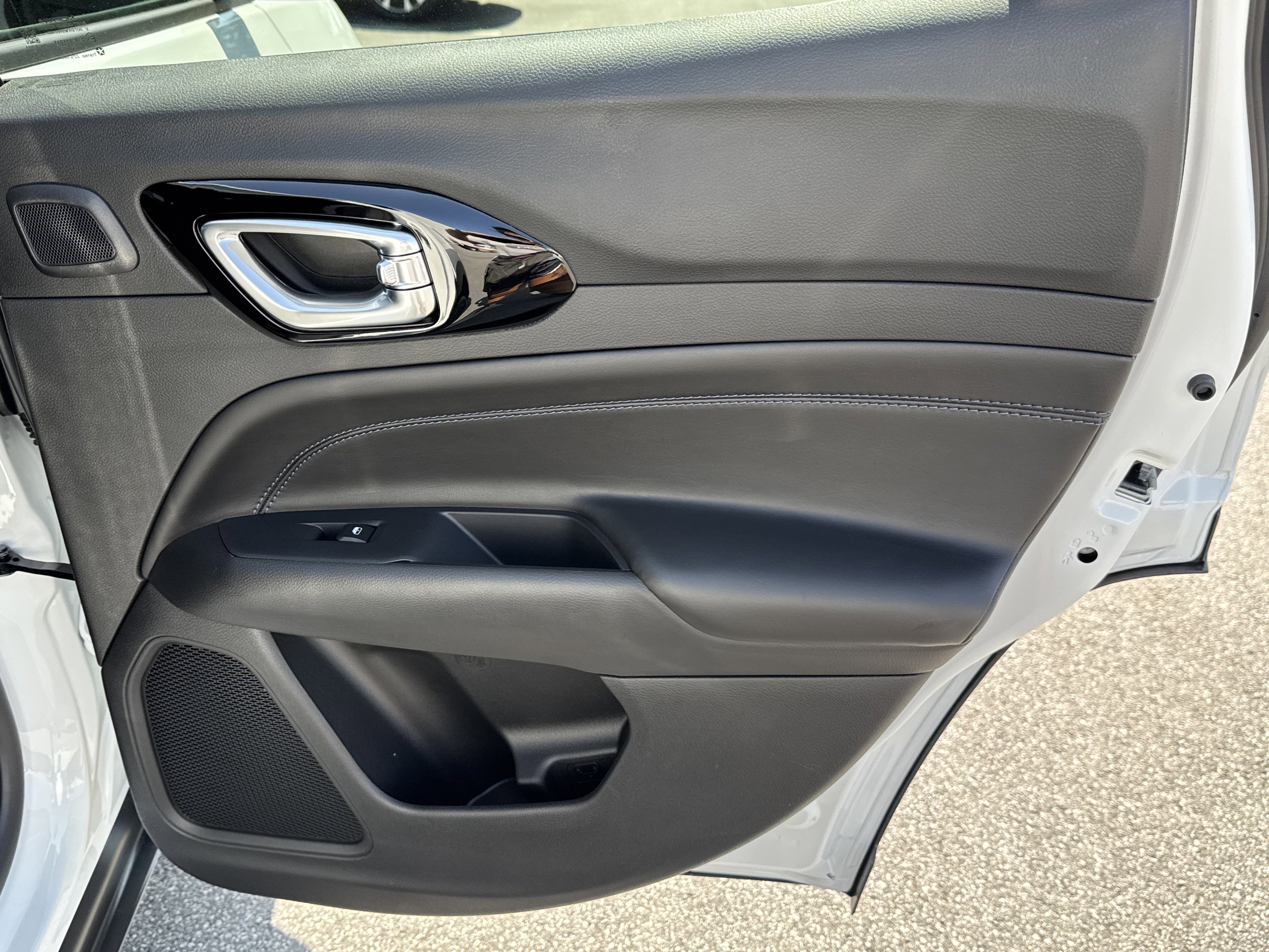 New 2025 Jeep Compass Latitude w/ Sun & Sound Group image 22