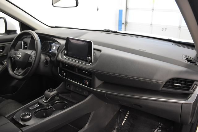 Used 2025 Nissan Rogue SV AWD/4WD image 14
