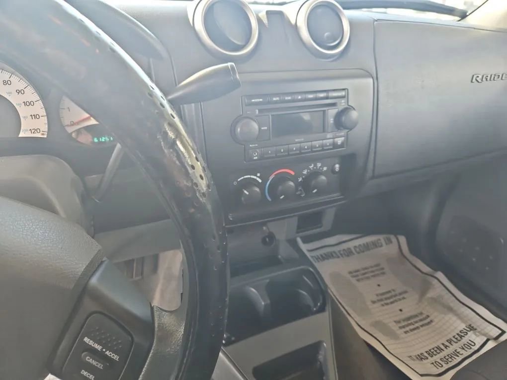 Used 2007 Mitsubishi Raider LS image 26