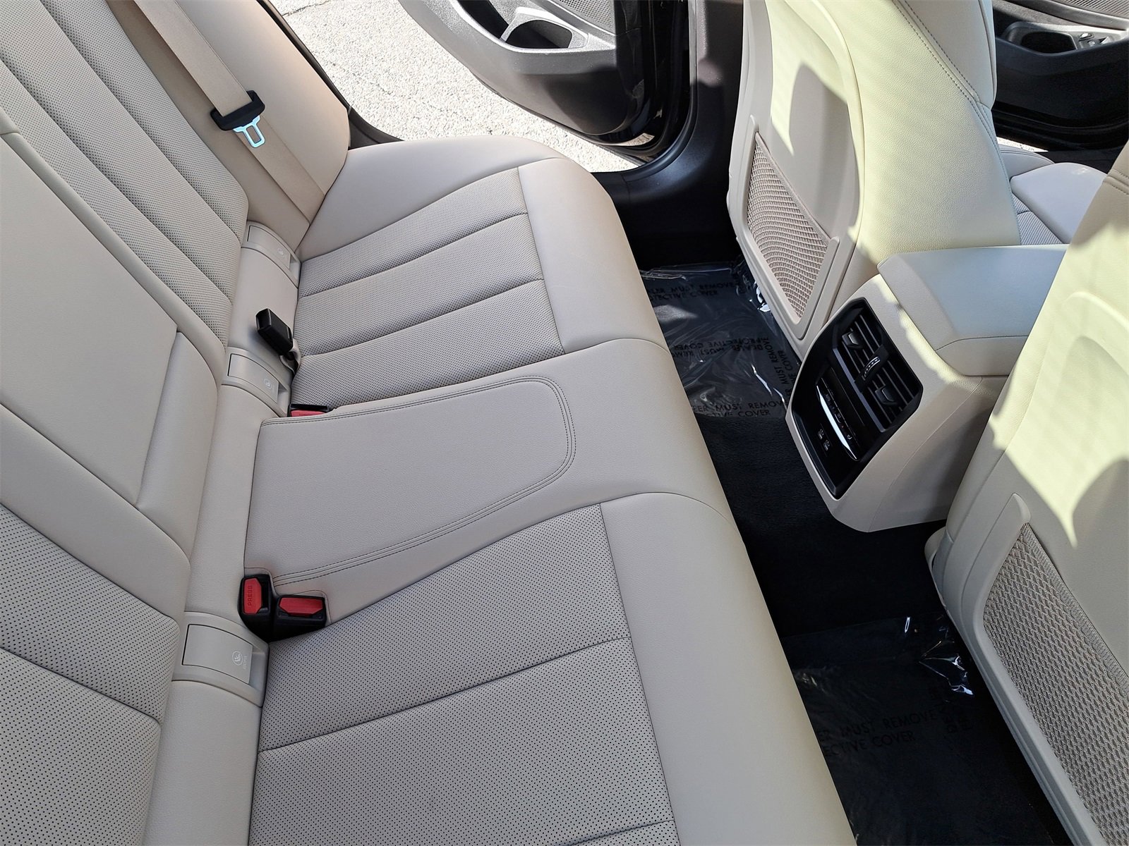 Used 2022 BMW 330e xDrive w/ Driving Assistance Package image 11