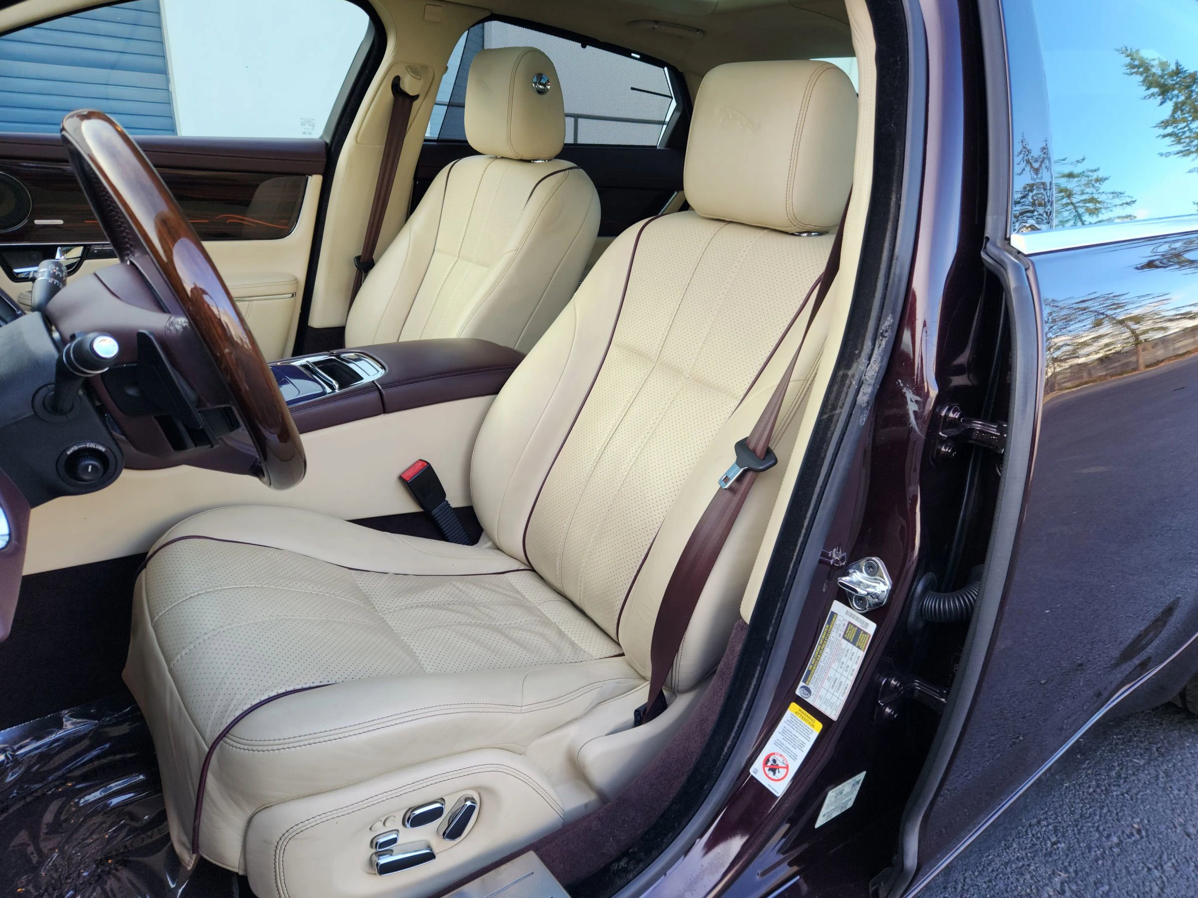 Used 2011 Jaguar XJ L Supersport RWD image 8