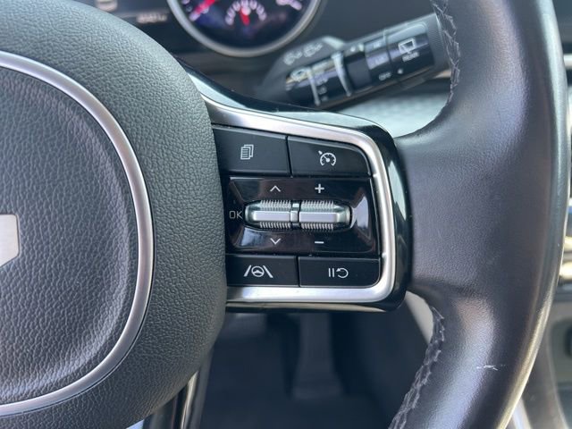 Used 2024 Kia Carnival LX FWD image 16