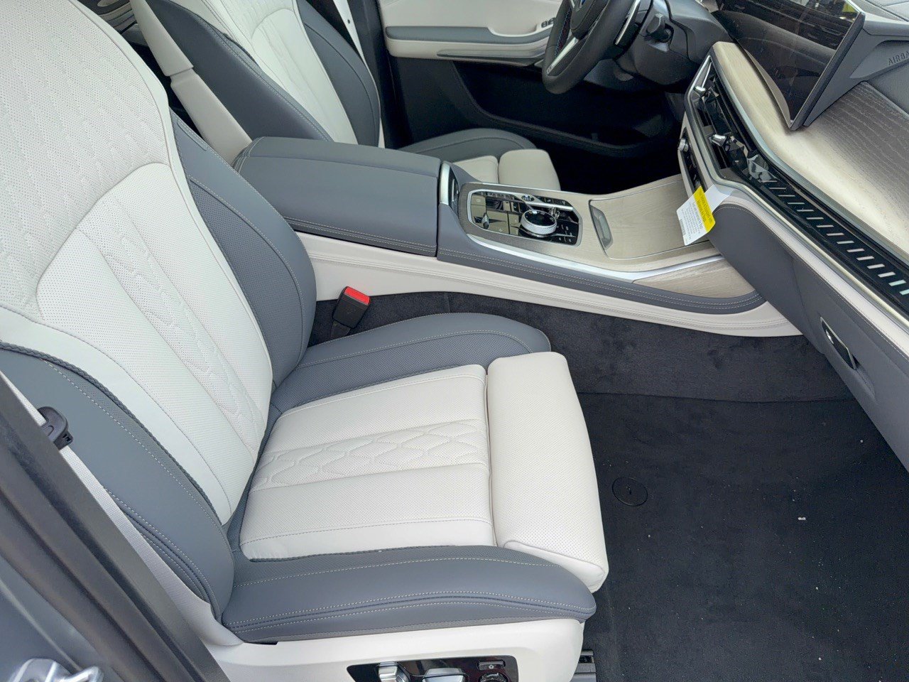 New 2027 BMW X7 M60i AWD/4WD image 30