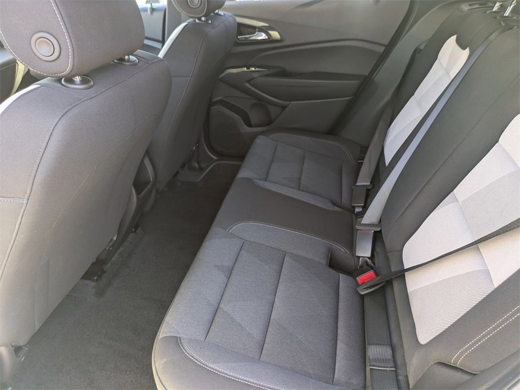 Used 2025 Chevrolet Trax LS image 27