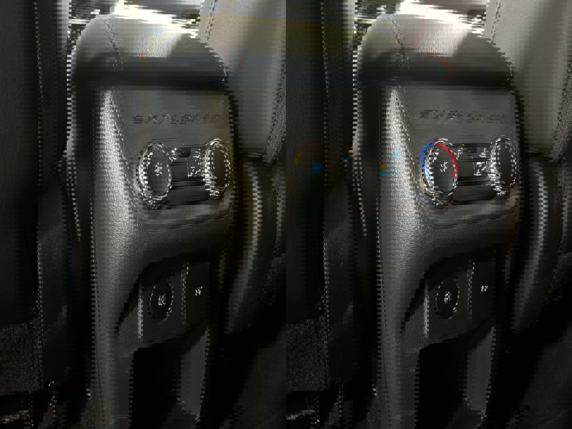 Used 2025 Ford Explorer ST-Line w/ ST-Line Street Pack image 23