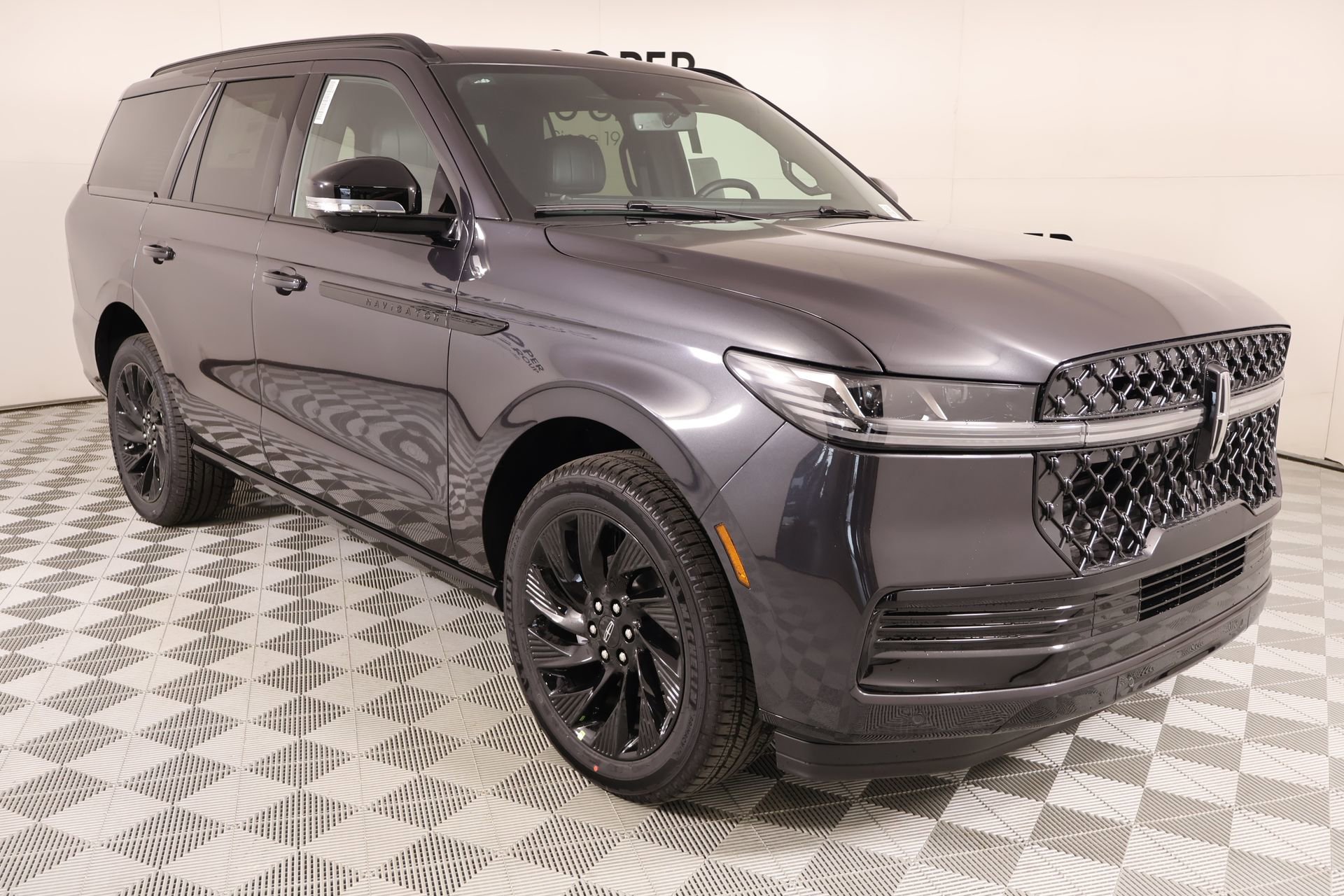 New 2026 Lincoln Navigator Reserve w/ Jet Appearance Package AWD/4WD image 1
