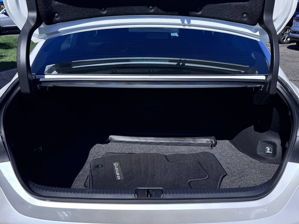 Used 2023 Lexus ES 300h w/ Premium Package FWD image 12