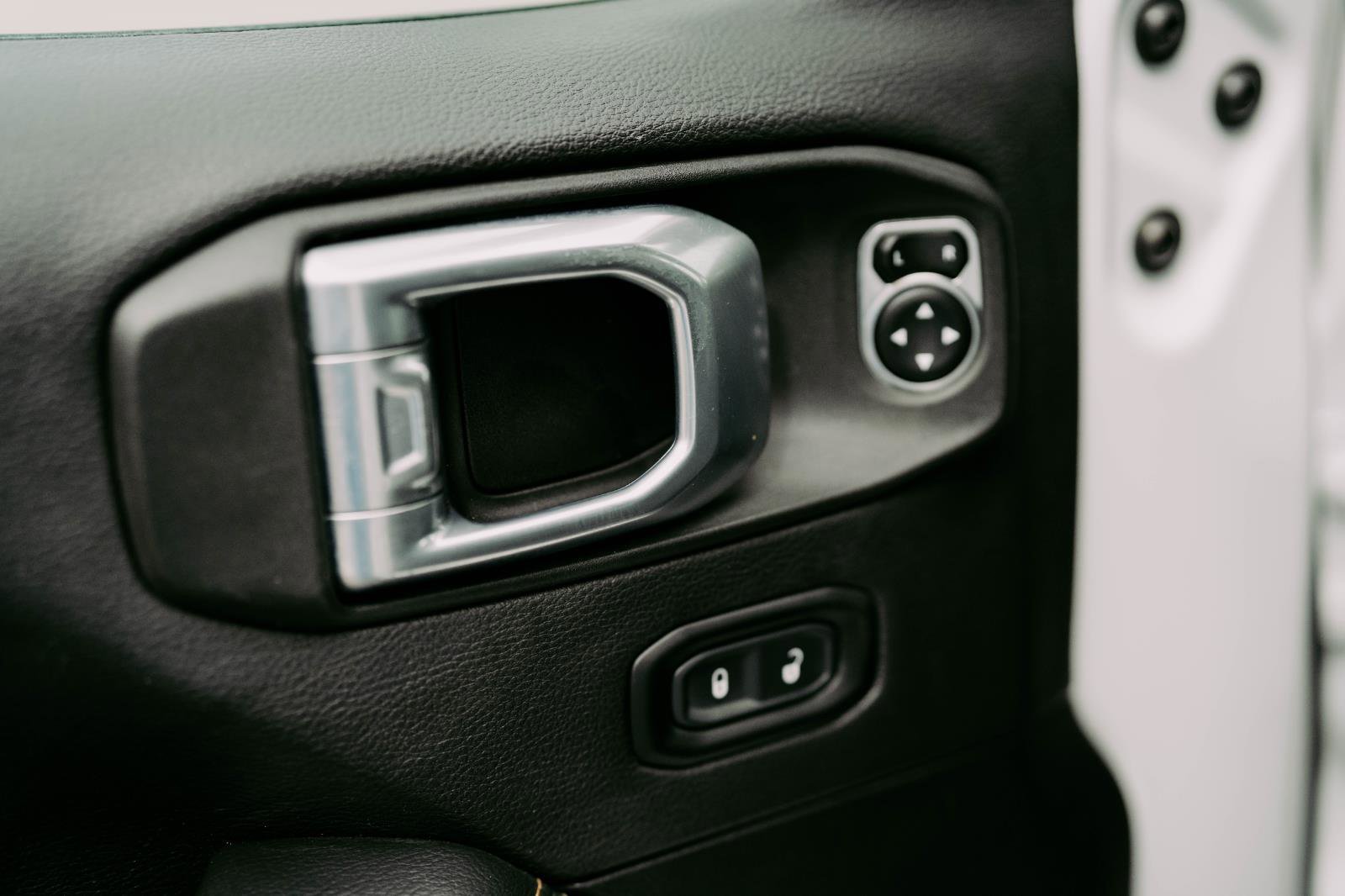 Used 2021 Jeep Gladiator Overland image 16