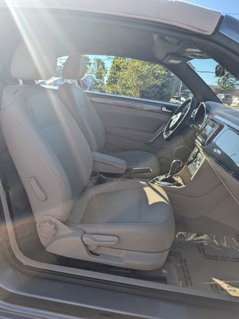 Used 2013 Volkswagen Beetle 2.5 image 16