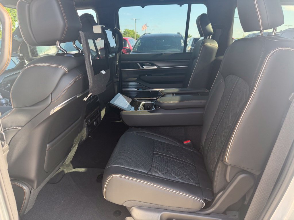 New 2026 Jeep Grand Wagoneer L Summit AWD/4WD image 30