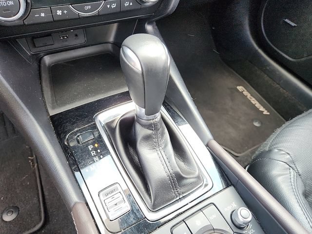 Used 2018 MAZDA MAZDA3 Grand Touring FWD image 18
