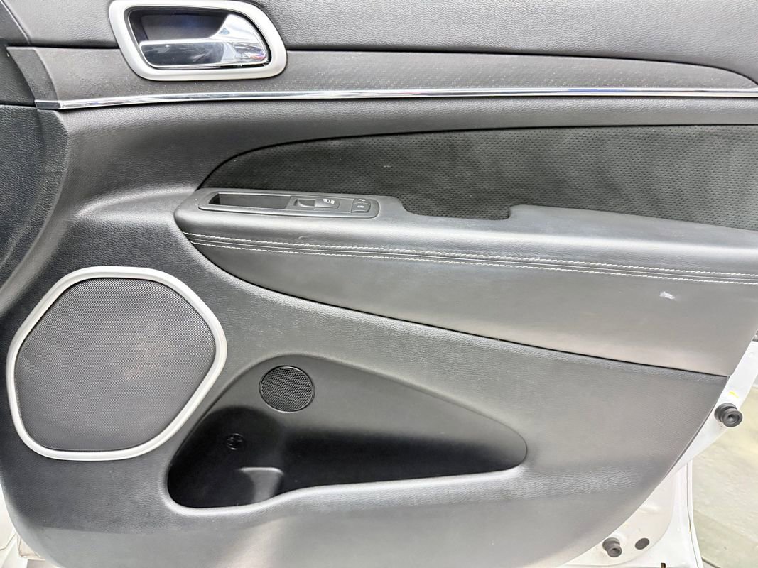 Used 2014 Jeep Grand Cherokee SRT image 16