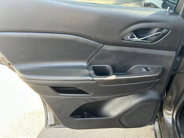 Used 2019 GMC Acadia SLE w/ Driver Alert Package I AWD/4WD image 33