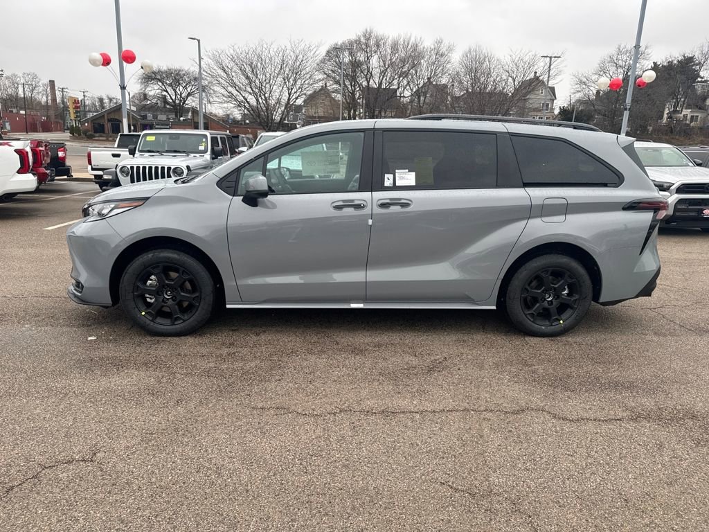 New 2026 Toyota Sienna XLE Woodland Edition image 4