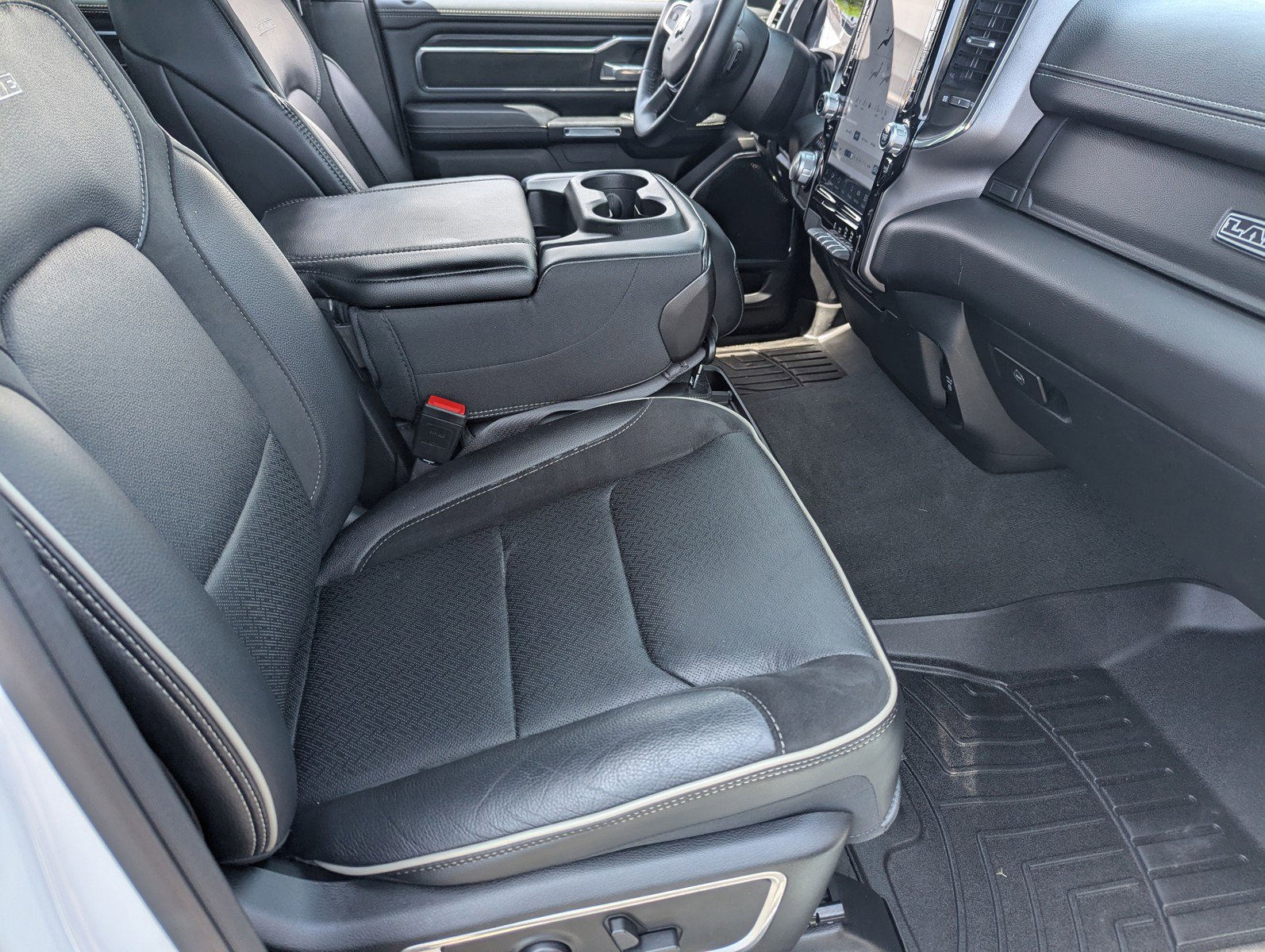 Used 2024 RAM 1500 Laramie AWD/4WD image 11