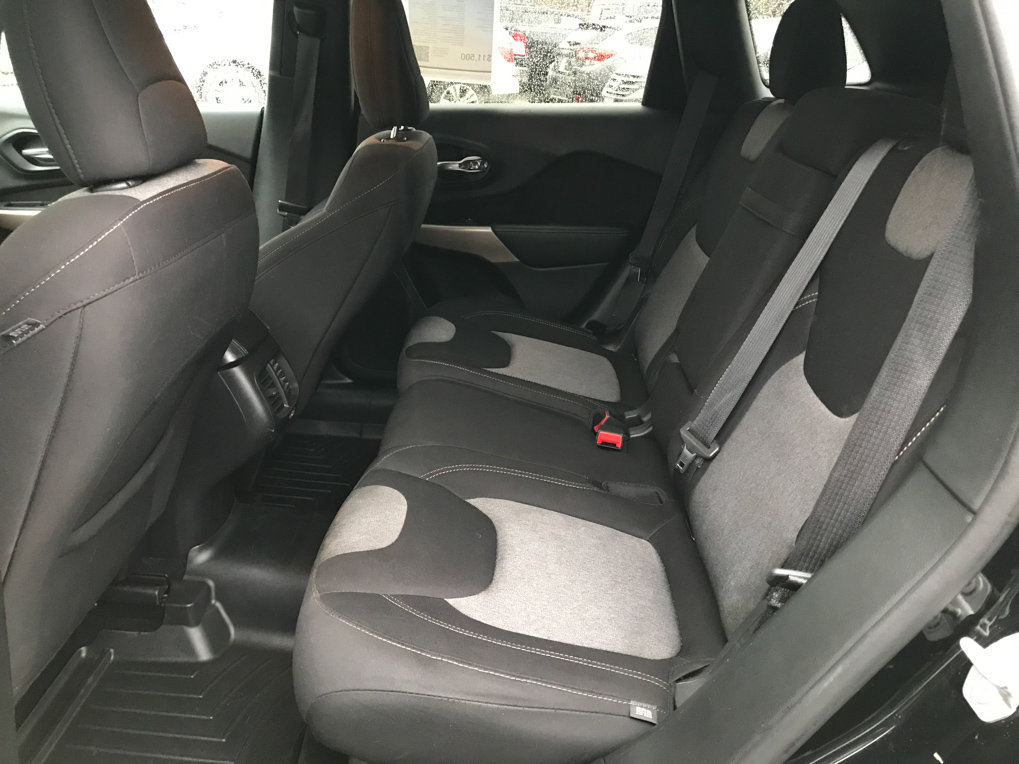 Used 2018 Jeep Cherokee Latitude image 22