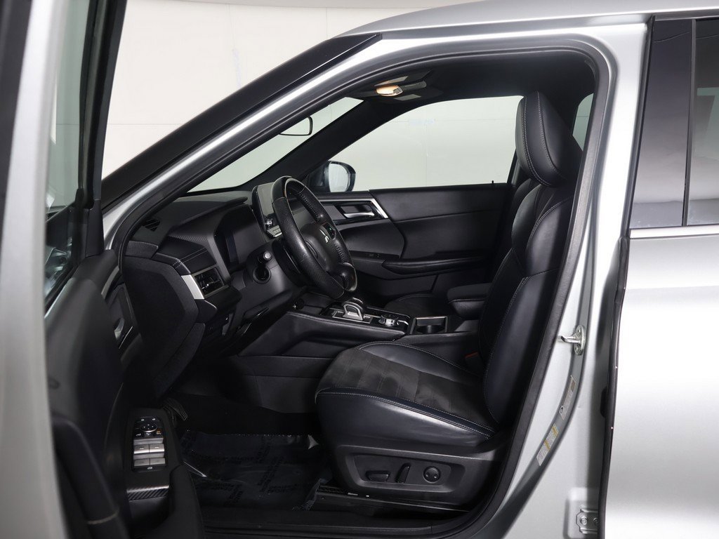Used 2023 Mitsubishi Outlander SE image 31