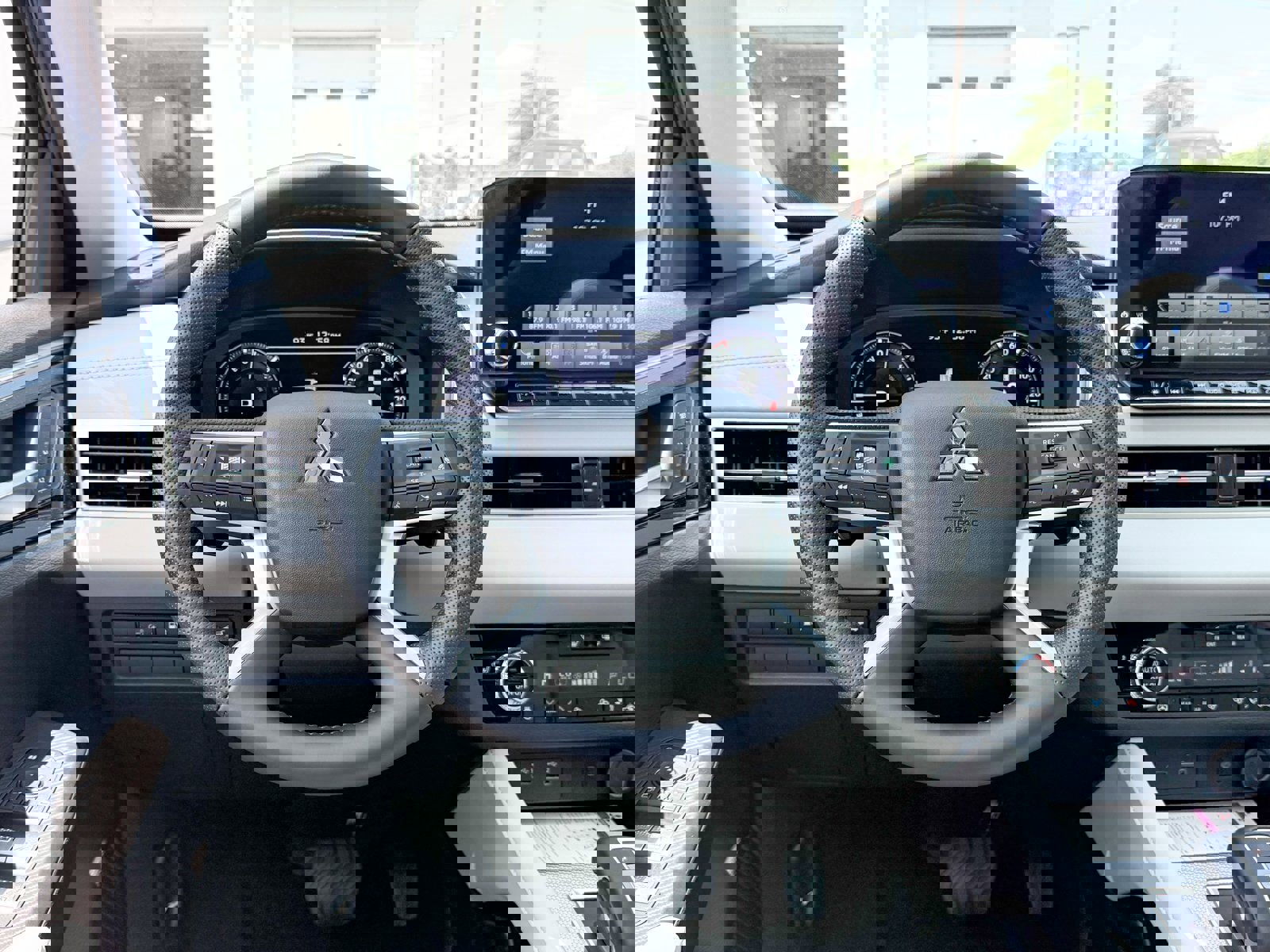 New 2025 Mitsubishi Outlander 4WD Plug-In Hybrid image 24